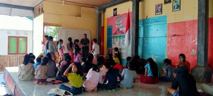 KEGIATAN ENGLISH CORNER DIHARI MINGGU